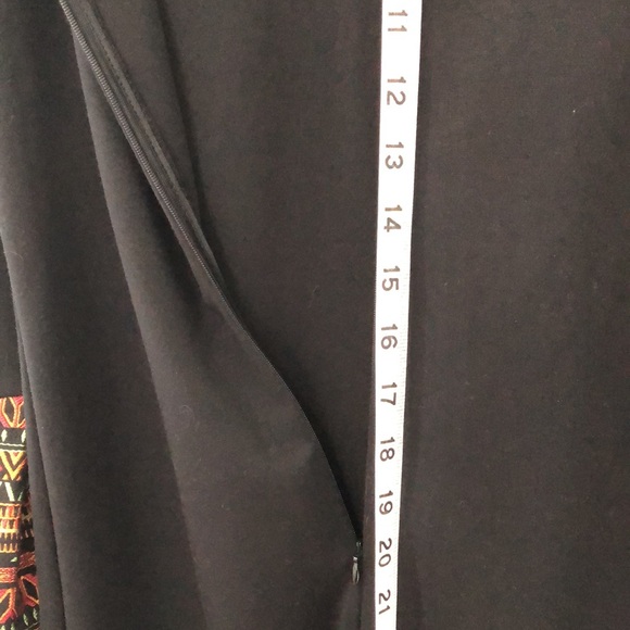 Black polyester dress with balloon patterned sleeves. Size S - Picture 6 of 10